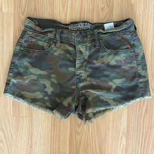 American Eagle size 4 camo shorts. Hi rise